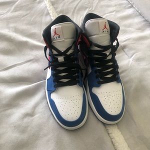 Air Jordan 1s mid